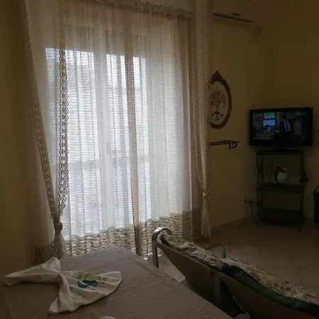 Fmr Oplonti Plinio 아파트 *